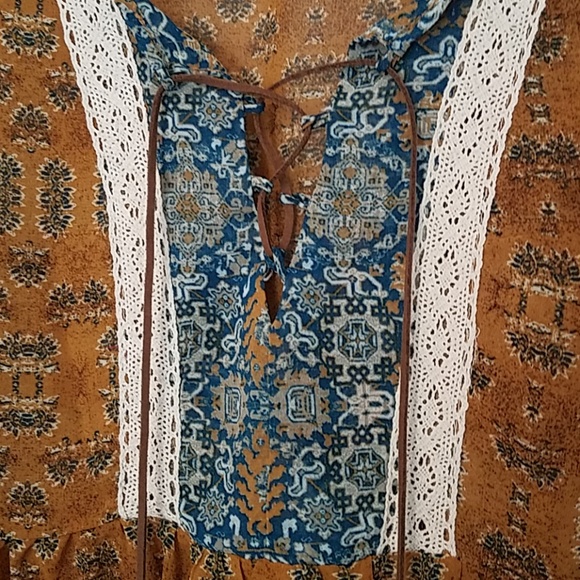 🎉 3/$25 Maurices Bell-Sleeved Top - Picture 3 of 5